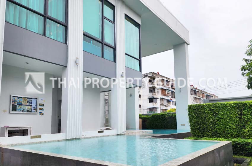House with Shared Pool in Phaholyothin 